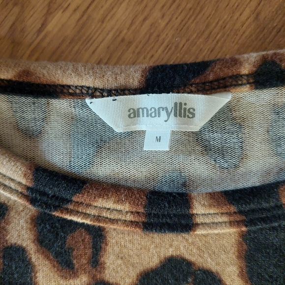 AMARYLLIS LONG SLEEVE WOMEN'S LEPPARD PRINT SHIRT - Picture 2 of 3